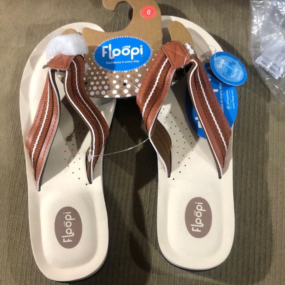 Floopi sandals size 6